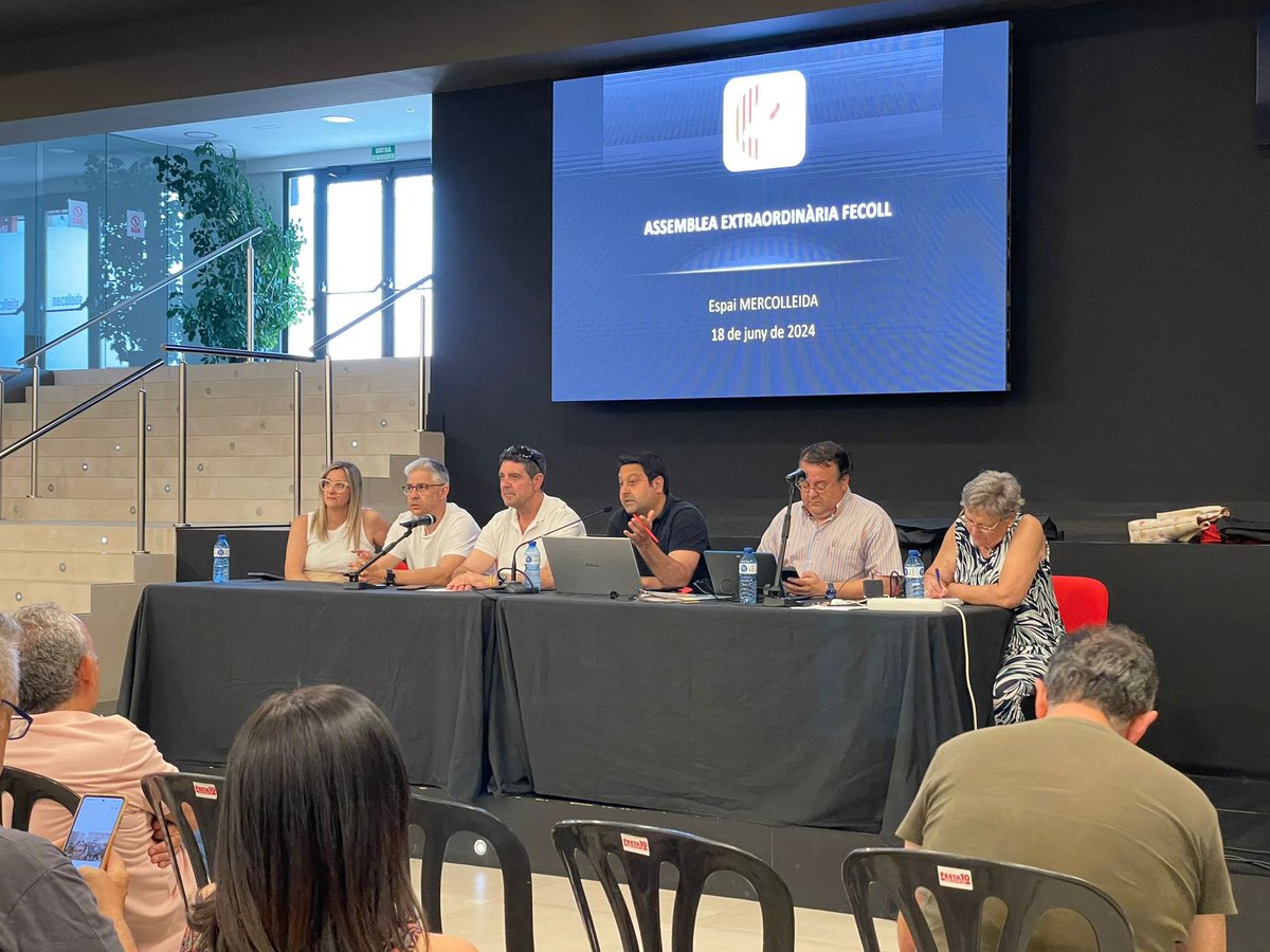 #Assemblea #postAplec És moment d’avaluar per millorar. Moltes gràcies a totes les colles que hi assistiu pel vostre compromís i aportacions.

VISCA L’APLECCCCCC!
🐌 #SomFecoll #Colles #AplecLleida 
(Ep! I gràcies a <a href="/mercolleida/">Mercolleida</a> per aquest magnífic espai de trobada!)