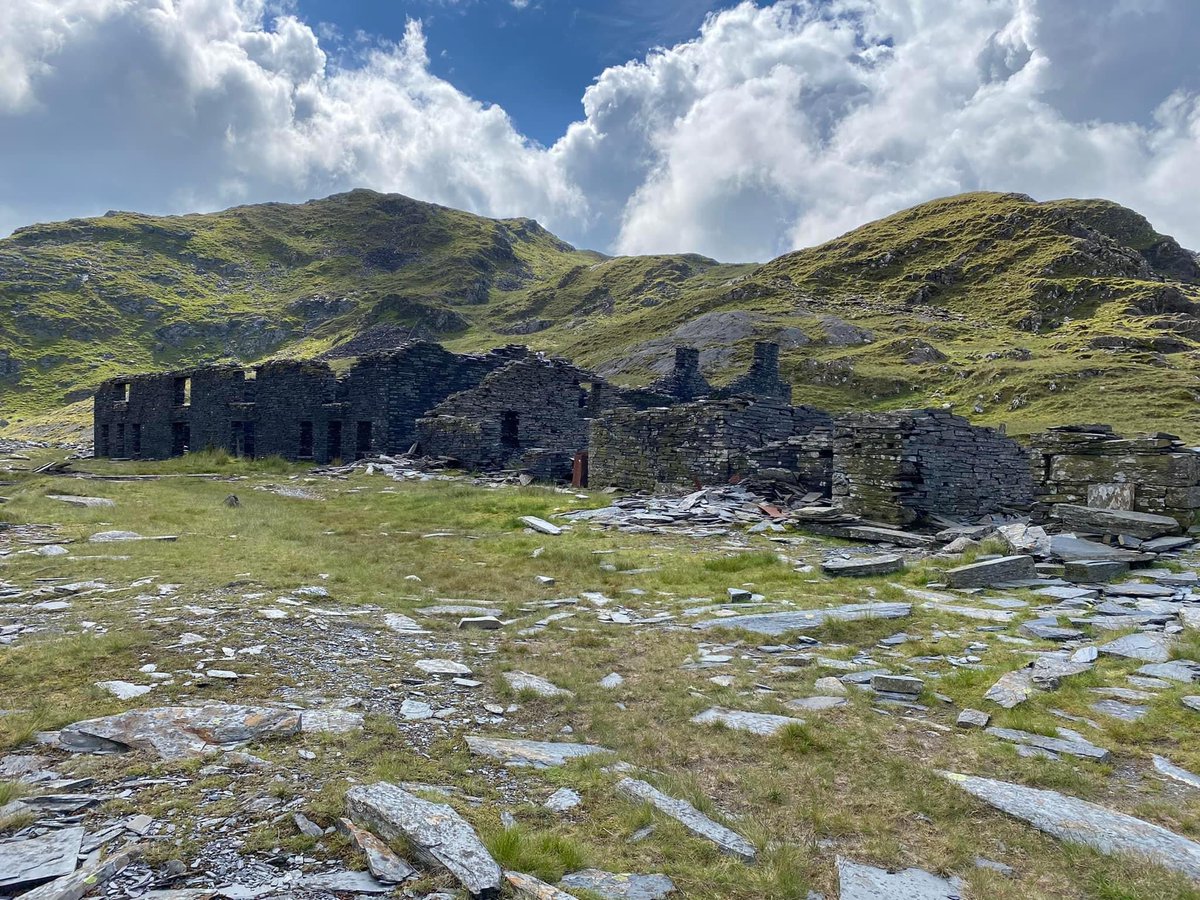 17/6 Ian out and about on #LlwybrLlechi 
<a href="/snowdoniaslate1/">Llwybr Llechi Eryri</a> 
  trail section  Croesor to Tanygrisiau
Croeso cynnes Warm welcome
📍1.5m Betws-y-coed
snowdoniaaccommodation.co.ul
Studio Self-catering (for 2)
sawdays.co.uk/britain/wales/…
Pengwern B&amp;B
sawdays.co.uk/britain/wales/…
#Eryri #Snowdonia