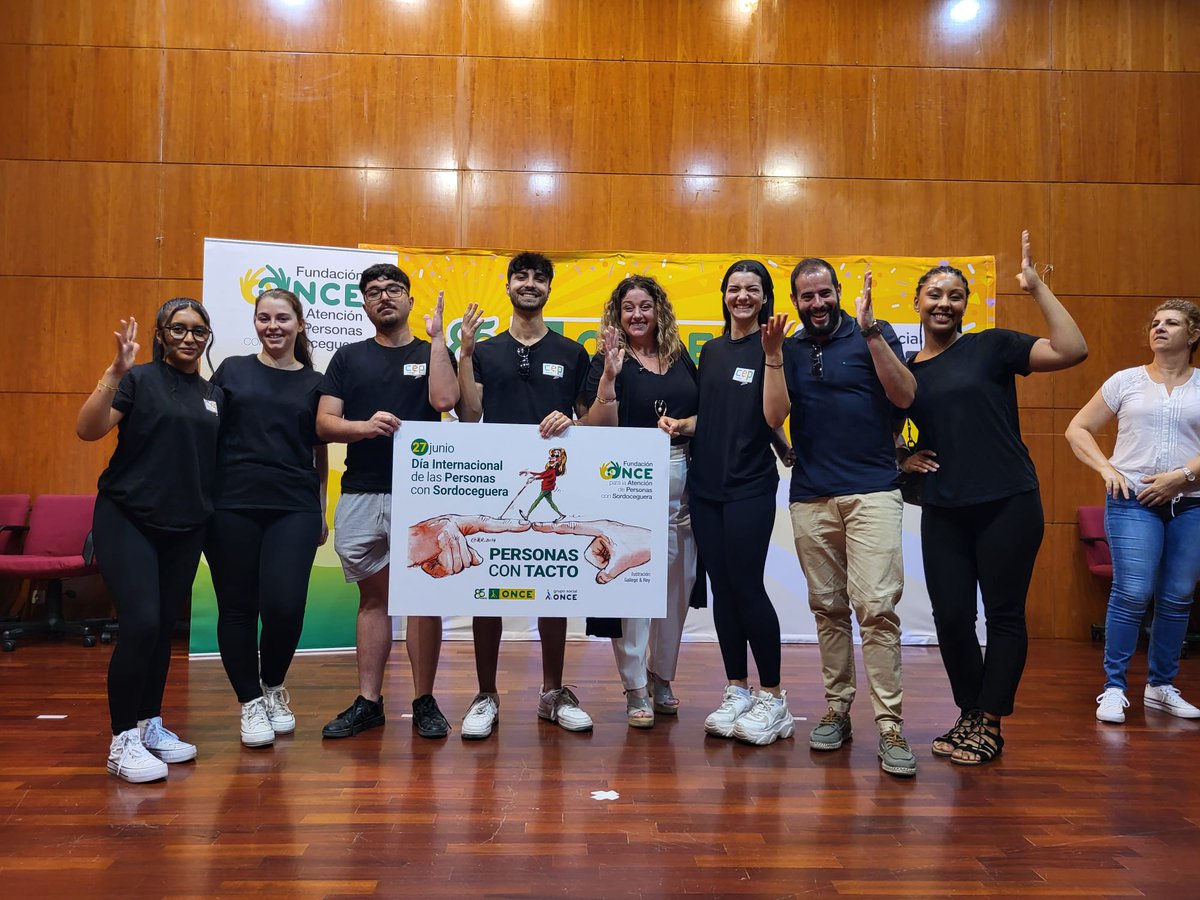 CepMolina's tweet photo. Alumnos y profesores del Grado Superior de Mediación Comunicativa del CEP Molina, 
han participado hoy en el acto de presentación del cupón de la ONCE por el Día Internacional de las Personas con Sordoceguera (27 de junio).
#sordoceguera @Fundacion_ONCE @GrupoSocialONCE https://t.co/PQvLlzJD5R