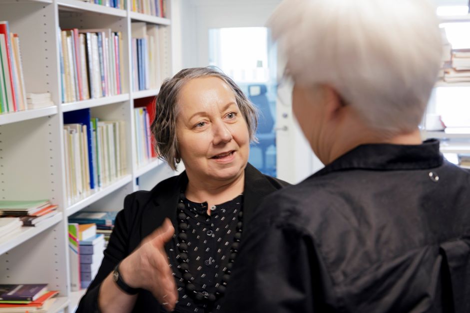 🥳<a href="/sndSweden/">SND</a> is one of the 19 #research infrastructures that <a href="/Vetenskapsradet/">Vetenskapsrådet</a> gives top priority to apply for continued funding. The decision also states that SND's current grant period is extended until 2028. 
“This is very good news", says <a href="/EvaStenskold/">Eva Stensköld</a>.
tinyurl.com/mpwer4ej