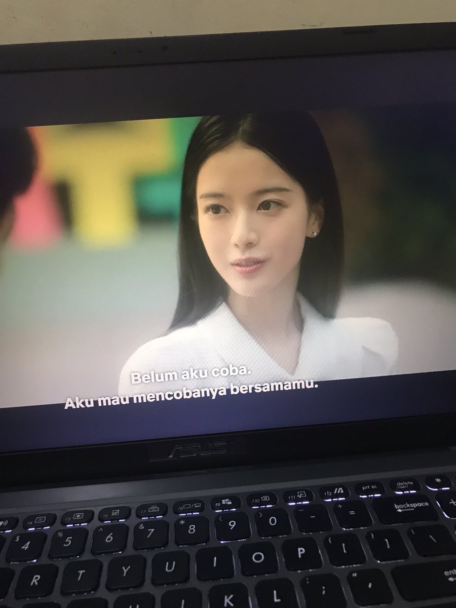 gue pikir dia diem sblmnya krn gasuka makanan pinggir jalan. ternyata cuma mau makan sm cowo yg dia mau. definisi cintanya habis di satu cowo doang dan cowonya jg maunya sm jae i doangggg. hhhuuuffff