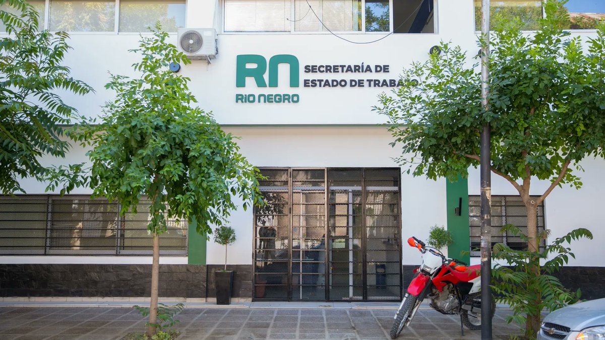 rionegrogob's tweet photo. El Gobierno Provincial y la Asociación de Trabajadores del Estado (ATE) acordaron pautas del teletrabajo para la administración pública rionegrina.

En la próxima reunión se van a tratar temas como títulos, licencias y franquicias.

🔗Mas información: https://t.co/RNsAWld2Uq https://t.co/n4N1KHbGRZ