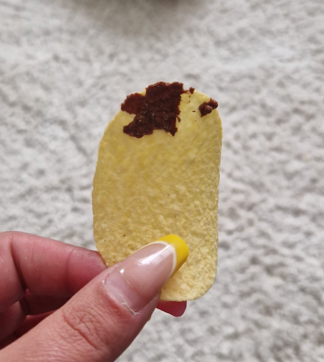 Vimmyvimto's tweet photo. @Pringles_UK @Pringles 
Could you please explain to me what is on my pringle! 👀👀👀

#pringles #whatisthat #help https://t.co/2Pak5o3aRk