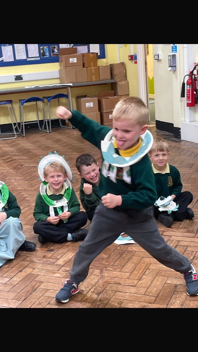 PlasmarlPrimary's tweet photo. @plasreception have been strutting their stuff on the catwalk! As part of our ‘Create and Compete’ topic, we made our own Olympic crowns and necklaces inspired by the Nigerian flag! 🇳🇬 https://t.co/CGW7p8kLOf