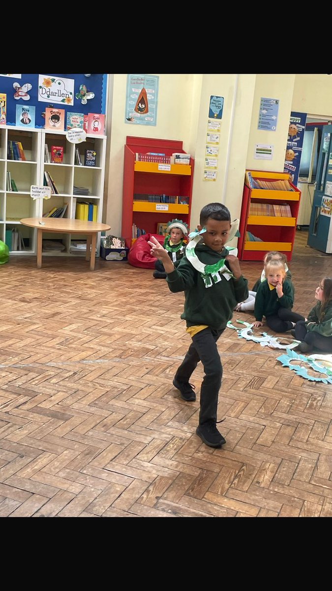 PlasmarlPrimary's tweet photo. @plasreception have been strutting their stuff on the catwalk! As part of our ‘Create and Compete’ topic, we made our own Olympic crowns and necklaces inspired by the Nigerian flag! 🇳🇬 https://t.co/llkJyVN5mo