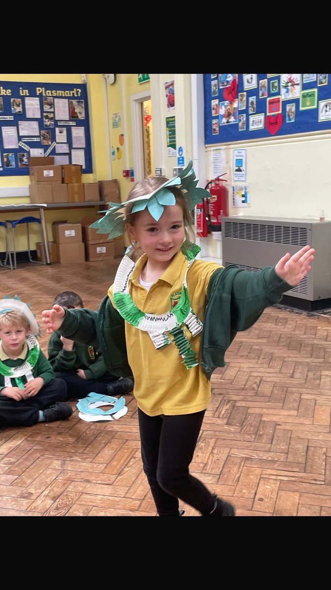 PlasmarlPrimary's tweet photo. @plasreception have been strutting their stuff on the catwalk! As part of our ‘Create and Compete’ topic, we made our own Olympic crowns and necklaces inspired by the Nigerian flag! 🇳🇬 https://t.co/llkJyVN5mo