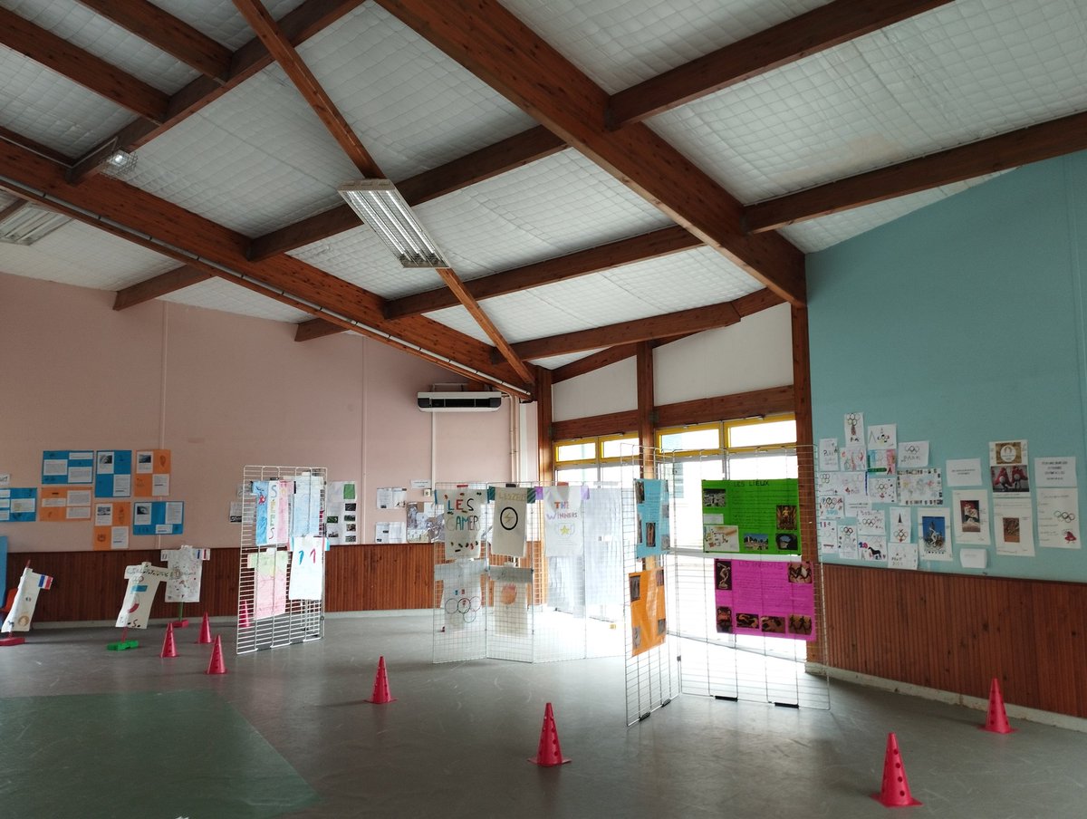 Journée olympique trop pluvieuse pour permettre les ateliers sportifs en extérieur mais organisation du défilé olympique dans les couloirs de l'école et finalisation de notre expo JO. Journée festive malgré la pluie ! @IEN_ALENCON <a href="/CpcepsA/">CPC EPS Alençon</a> <a href="/USEP_61/">USEP 61</a>