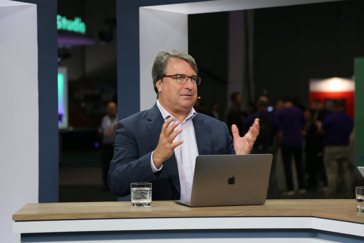 theCUBE's tweet image. Are you seeing this? 🤩#theCUBE’s live broadcast from #HPEDiscover brings you straight to the show floor, with exclusive interviews and analysis.
theCUBE.net
Get in on these #NerdVibes, as we talk tech with @Intel’s Greg Ernst.
#LiveTechNews #GenAI #CXOtrends…