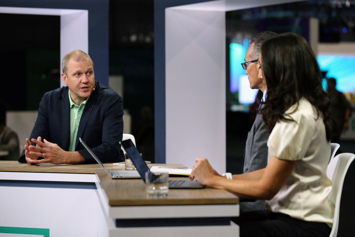 theCUBE's tweet image. Are you seeing this? 🤩#theCUBE’s live broadcast from #HPEDiscover brings you straight to the show floor, with exclusive interviews and analysis.
theCUBE.net
Get in on these #NerdVibes, as we talk tech with @Intel’s Greg Ernst.
#LiveTechNews #GenAI #CXOtrends…