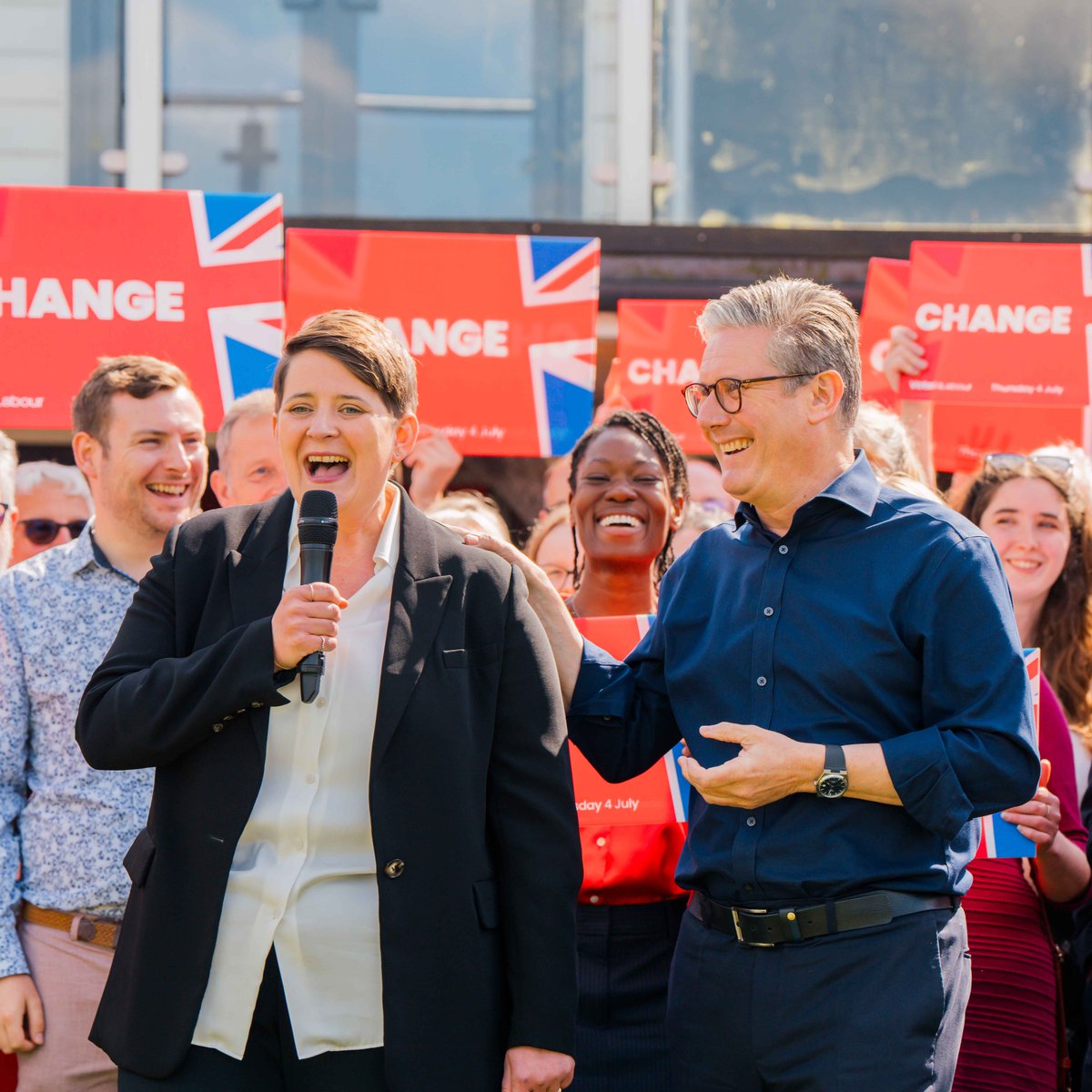 Keir_Starmer's tweet photo. Great to be in Reading West and Mid Berkshire with @livbailey. 

Britain wants change. Only Labour will deliver it. https://t.co/5WojUfOROY