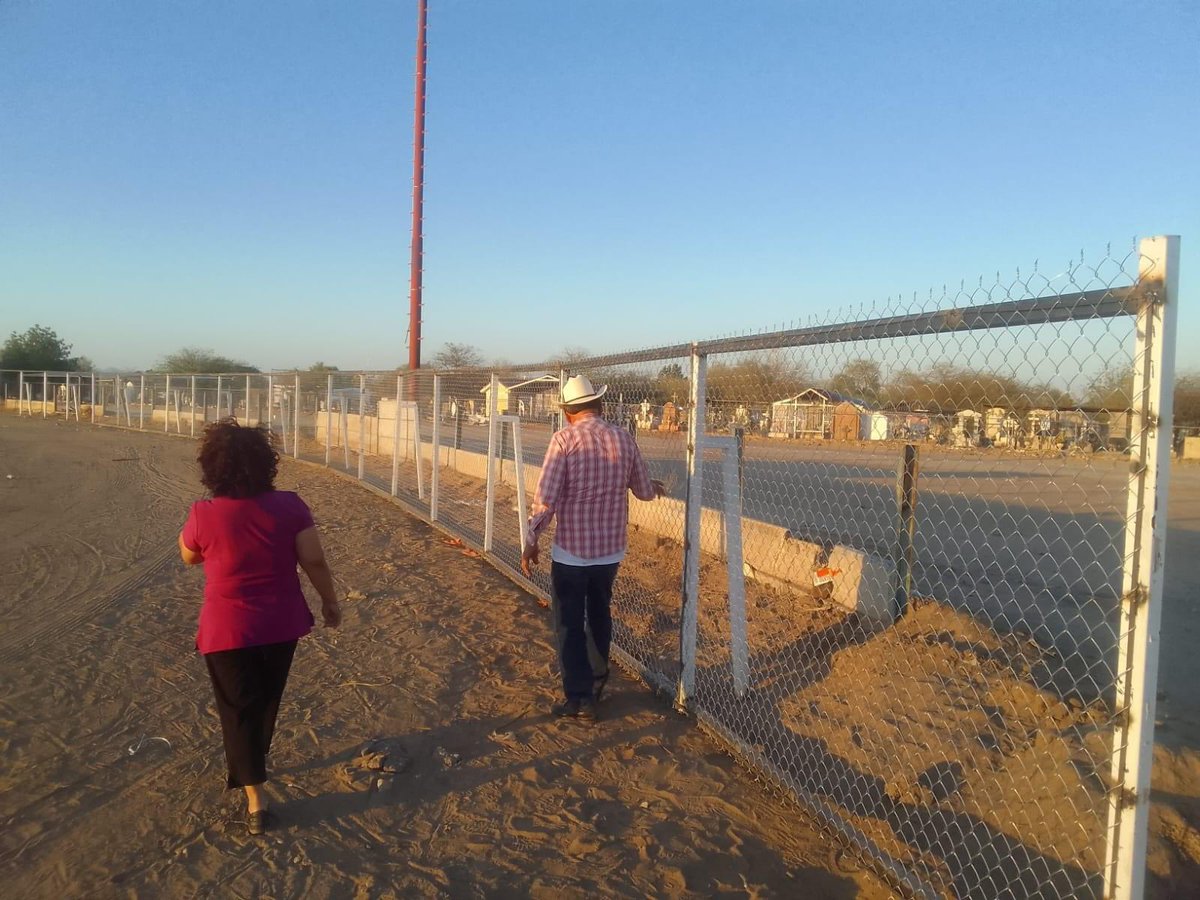 Acondicionando el campo deportivo en la comunidad de San Pedro el Saucito,  muchos años de abandono y ahora gracias al compromiso de nuestro alcalde <a href="/tonoastiazaran/">Antonio Astiazarán</a> podremos verlo posible.   <a href="/HermosilloGob/">Gobierno de Hermosillo</a> ✅ <a href="/cneudert/">Carla Neudert</a> @CIDUE_HMO <a href="/CMCOP_HMO/">CMCOP HMO</a> <a href="/amecchmo/">Agencia Municipal de Energía y Cambio Climático</a>