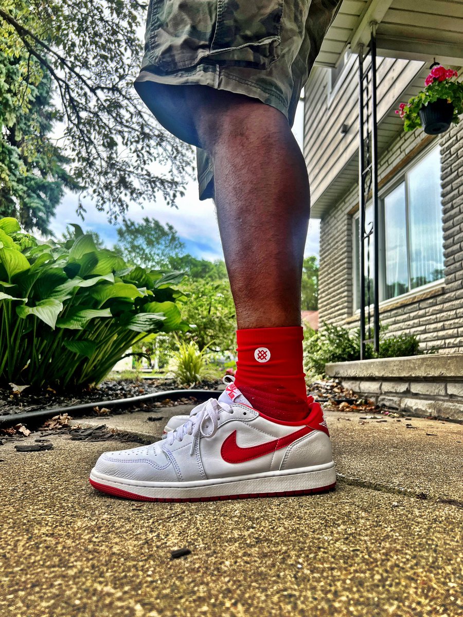 Sneaker_Cowboy's tweet photo. The only Jordan Lows I like is the 1s #kotd #kickcheck #snkrs #snkrsliveheatingup #shoessofresh #yoursneakersaredope #snkrskickcheck #nike #jordan #jordanlow #iphonephotography https://t.co/fRB5qUpCPX