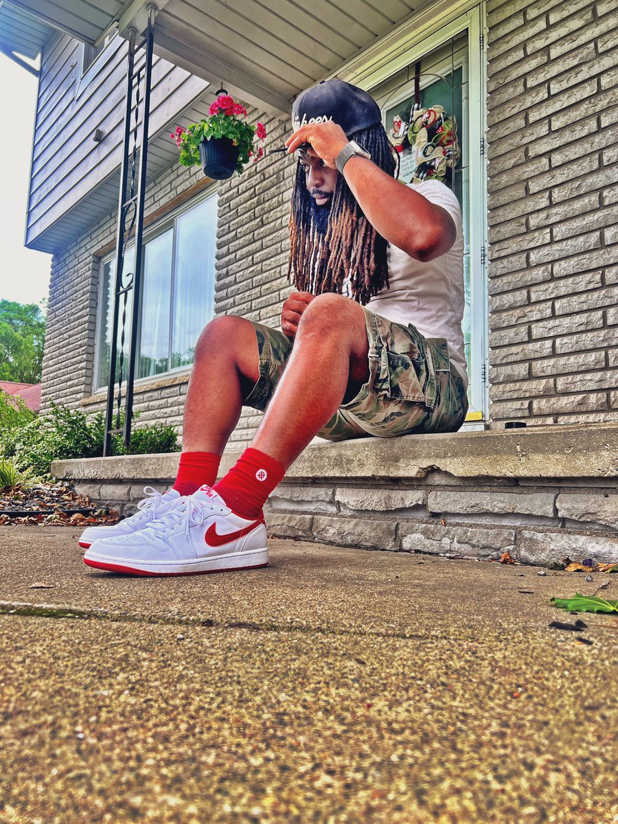 Sneaker_Cowboy's tweet photo. The only Jordan Lows I like is the 1s #kotd #kickcheck #snkrs #snkrsliveheatingup #shoessofresh #yoursneakersaredope #snkrskickcheck #nike #jordan #jordanlow #iphonephotography https://t.co/fRB5qUpCPX