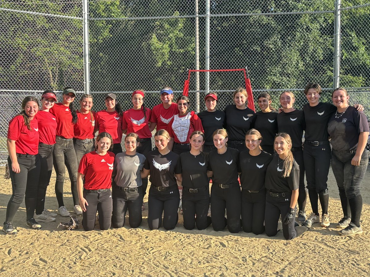 NYNighthawksSB's tweet photo. What a fantastic day! Last Wednesday our 16U team and our combined 18U/Alumni scrimmaged. While our 12U team and 14U team watched. It was a special day, especially for our younger players to see such well developed student athletes at all divisions of collegiate softball ♥️🖤 https://t.co/n0vMCI2myk