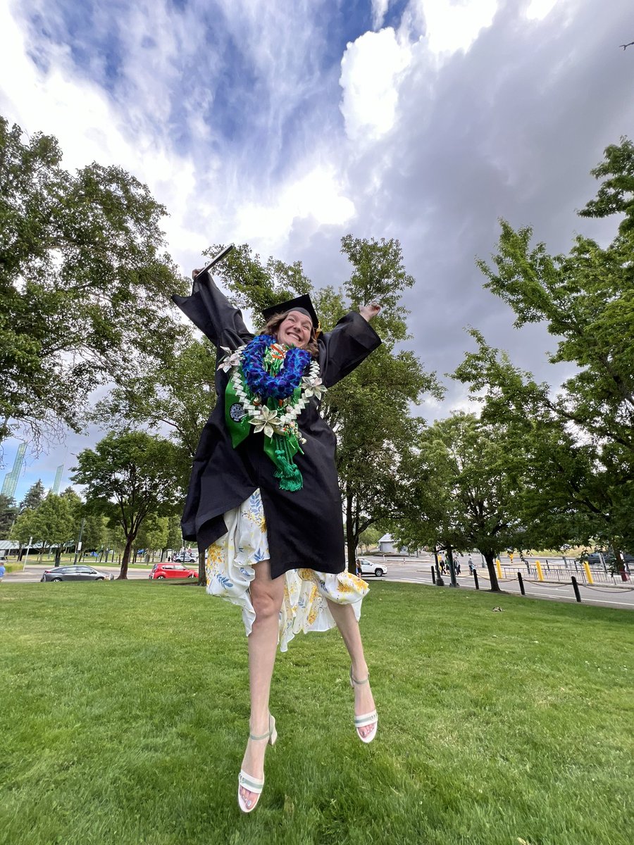 ShaelaEverson's tweet photo. I graduated college 👩🏼‍🎓💃🏼 https://t.co/Mogshg5L2Y