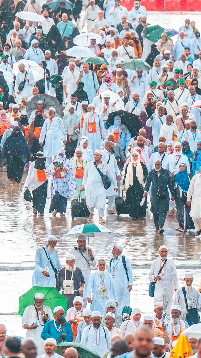 Badermasaker's tweet photo. الحمد لله الذي وفّق حجاج بيت الله إلى إتمام مناسكهم
وتقبل الله منهم أعمالهم..
والشكر لله ثم لقيادتنا التي وفرت كل الإمكانيات ويسّرت السبل 
لينعم الحجاج بالأمن والطمأنينة..
والتحية لكل من خدموا ضيوف الرحمن، وأسهموا في نجاح حج هذا العام من جميع القطاعات..
#يسر_وطمأنينة https://t.co/yo1Agvi4EW
