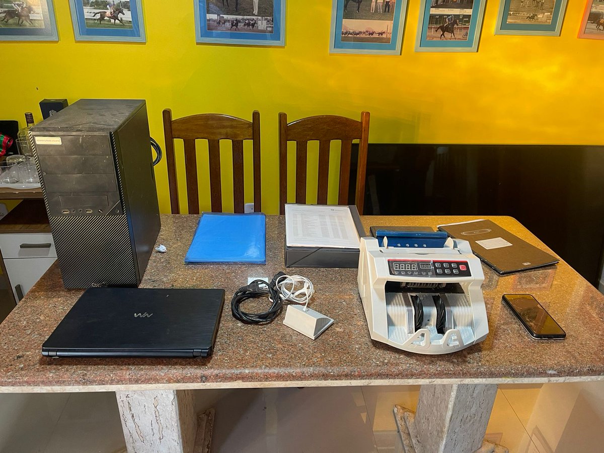 PCERJ's tweet image. 🚓 #DGPI e #Gaeco, do Ministério Público, realizaram a “Operação Toque de Caixa” contra uma organização criminosa montada dentro de Prefeitura de Arraial do Cabo, acusada de desviar recursos públicos por meio obras fantasmas.

Fique por dentro 👇

bit.ly/4evnEyG