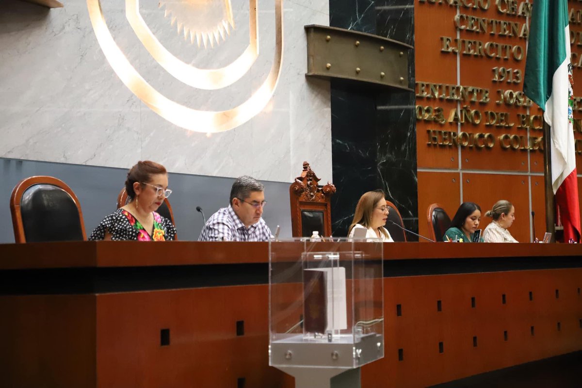 Buenas tardes!!

En mi calidad de Vicepresidente de la Mesa Directiva y junto a las diputadas y diputados, iniciamos Sesión de la Comisión Permanente de este H. Congreso del Estado, en la que desahogaremos diversos puntos del Orden del Día. 

Que tengan un excelente martes!!