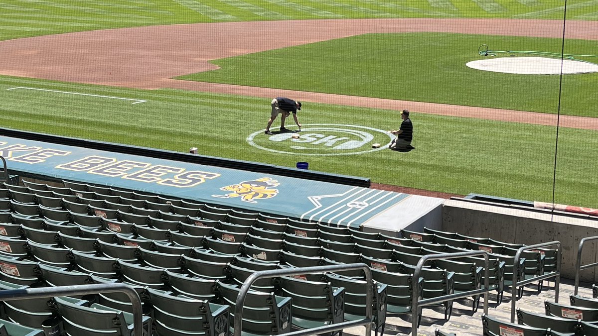 Alex Cabrero (@ksl_alexcabrero) on Twitter photo The <a href="/SaltLakeBees/">Salt Lake Bees</a> have special tributes planned tonight to honor longtime broadcaster <a href="/steveklauke/">Steve Klauke</a>. Klauke died last week. There will be videos on the scoreboard, a pregame moment of silence, and “SK” jersey patches and field stencil. We’ll preview it on <a href="/KSL5TV/">KSL 5 TV</a> at 6. The <a href="/SaltLakeBees/">Salt Lake Bees</a> have special tributes planned tonight to honor longtime broadcaster <a href="/steveklauke/">Steve Klauke</a>. Klauke died last week. There will be videos on the scoreboard, a pregame moment of silence, and “SK” jersey patches and field stencil. We’ll preview it on <a href="/KSL5TV/">KSL 5 TV</a> at 6.