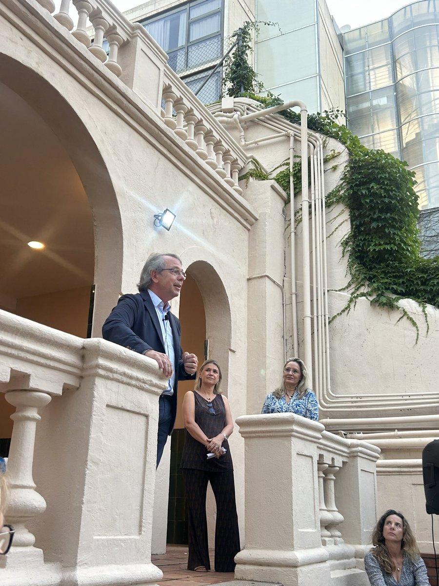 Miquel!!! Gracias por venir a <a href="/AsocEyC/">EJE&CON</a>  y compartir con nosotras tus invitaciones a reflexionar sobre Loderqte a ti mismo, Haz visible tu mano visible, Organiza tu tiempo. Gracias <a href="/GemmaSiso/">Gemma Sisó</a>  <a href="/cristinasancho/">Cristina Sancho 🇪🇸🇪🇺</a> <a href="/Miquel/">Miquel</a> Lledó