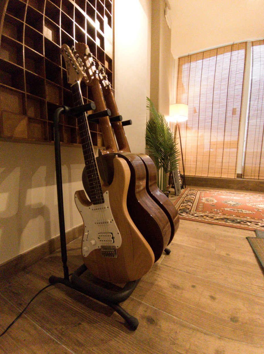 estudiolajoya's tweet image. Guitarras 🔴✨💿🎛️ #Api512 #1176 

#LaJoyaMusic
#RecordingStudio
#Lucena #Cordoba #Andalucia 
#RecordingStudios #music 
#estudiodegrabación #gear