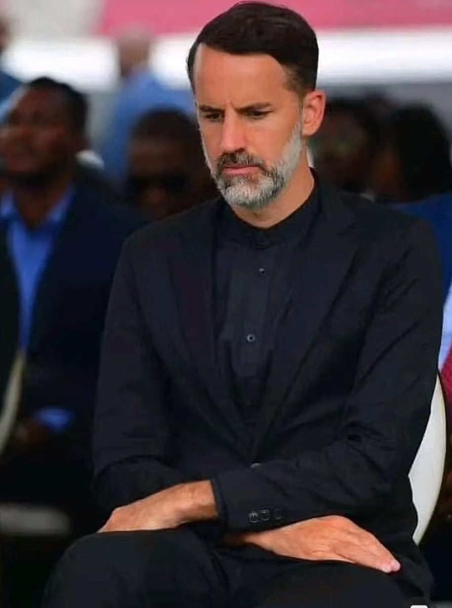lagrandekrys's tweet photo. Aussitôt appris la nouvelle, aussitôt Jeremy Sourdril à Kin, puis les gens vont dire “Ki camarade yaki mukolo esimbaka te” ça dépend des amis…

L’homme des prières inspirées sur EMCI tv. https://t.co/SaKAuDEPYH