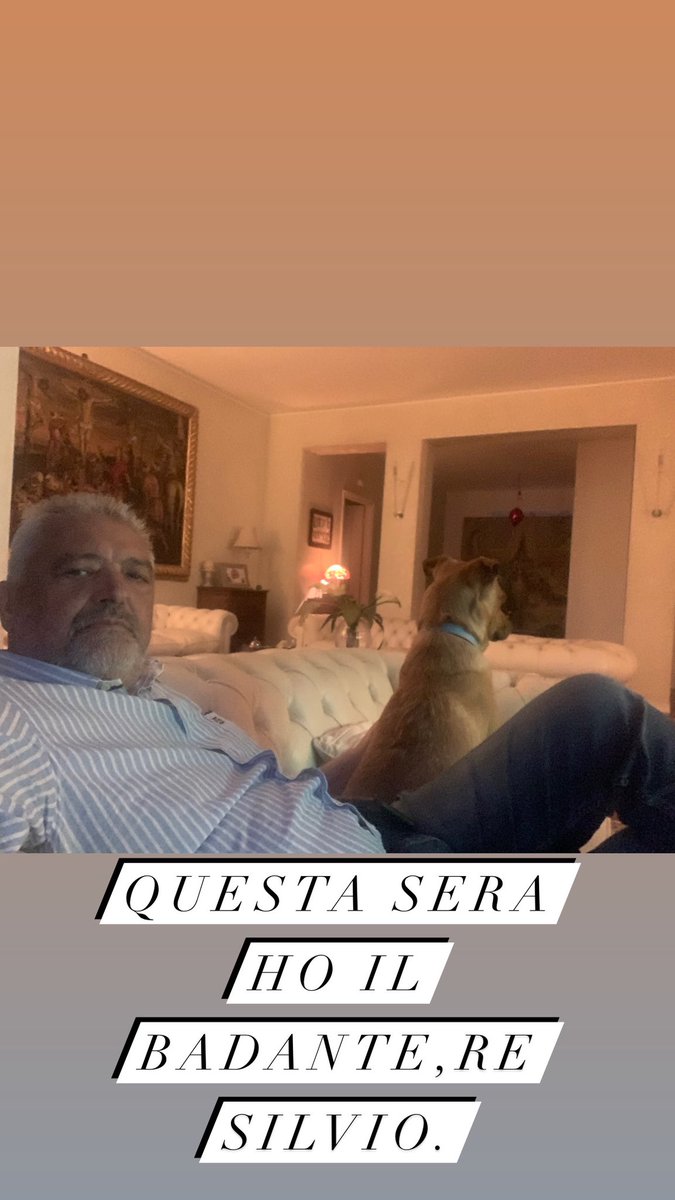 Guarda la partita poi la deve commentare!!!