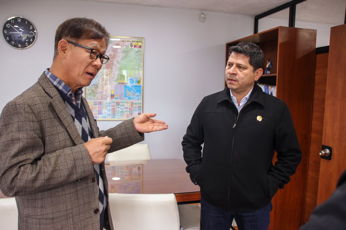 KOPIAEcuador's tweet photo. El ministro @DPalaciosEc visitó las instalaciones del Centro KOPIA Ecuador en la Estación Experimental Santa Catalina
En esta visita el Dr. Chang Hwan Park, presentó los proyectos que estamos desarrollando para fortalecer la innovación y la investigación agropecuaria en el país https://t.co/WUCiFl6v2W