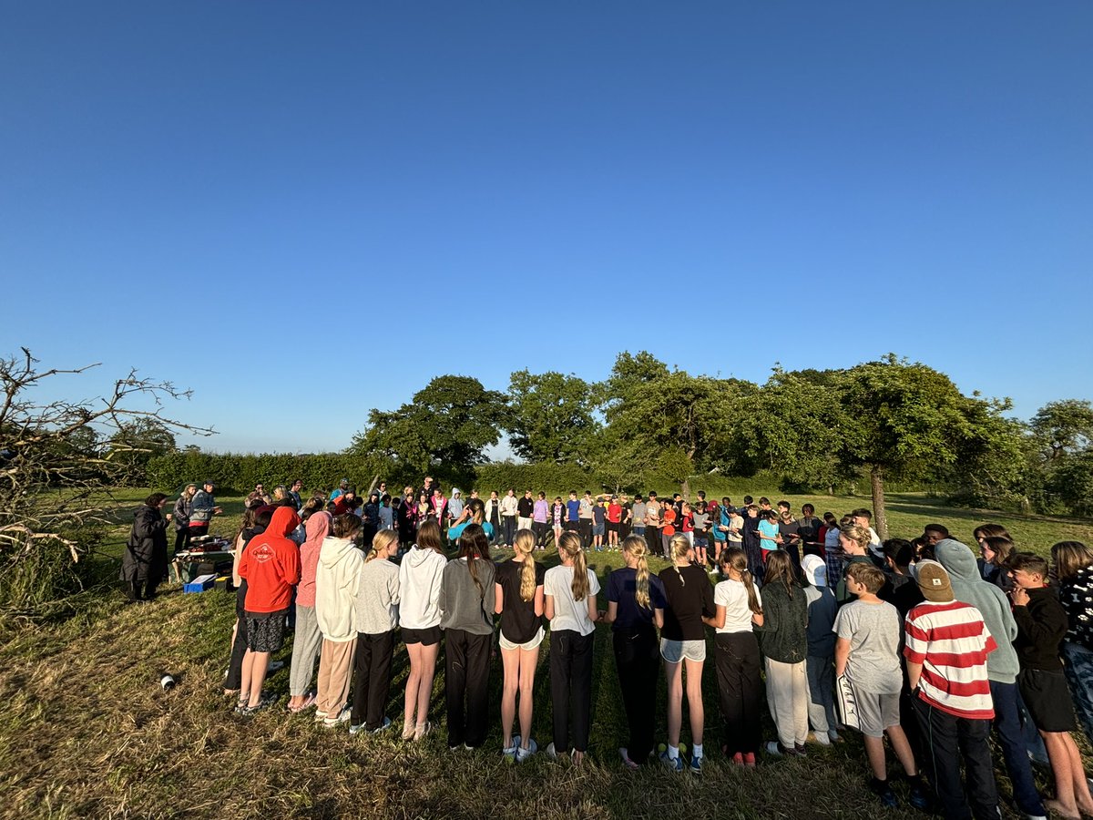 Humphrey and Parsnip loved popping in to see how the Year 7s were getting on this evening round the camp fire. 🔥 <a href="/MillfieldPrep/">Millfield Prep</a>