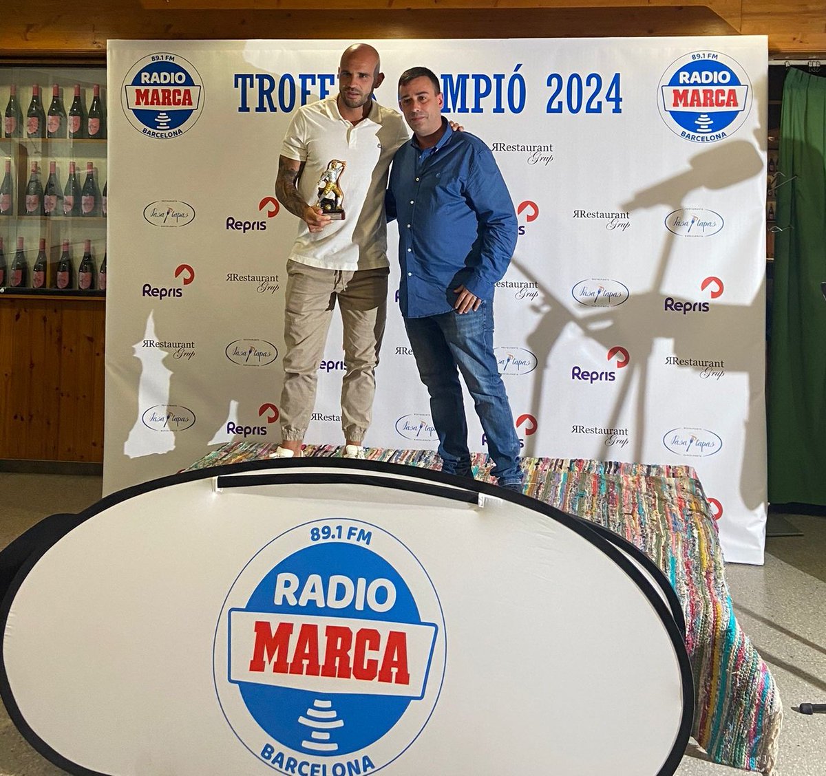 🏆 Lliurats els #PremisCampió2024 del programa <a href="/MarcadorCat/">Marcador Catalunya</a> de <a href="/radiomarcabcn/">Radio Marca Barcelona. La Radio del Deporte ⚽</a>.

🏅 <a href="/adriaag/">Adrià Aliaga Gòmez</a> | Millor porter de #3aRFEF 
🏅 <a href="/tonalcover/">Ton Alcover Roigé</a> | Jugador destacat de #3aRFEF 

🎉 Moltes felicitats!

#FutbolCat