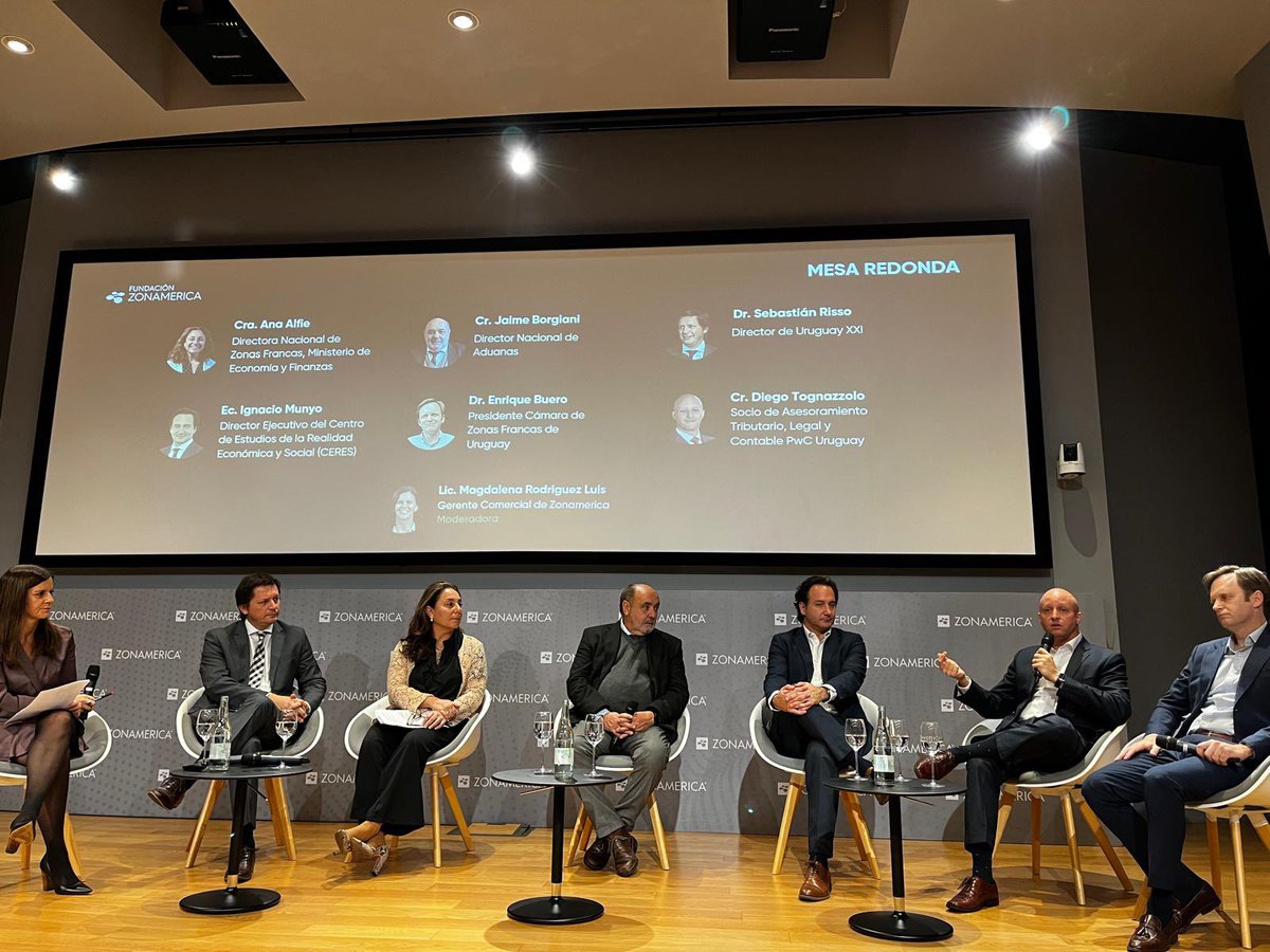 La Cámara de Zonas Francas de Uruguay representada por su pte Enrique Buero participó en la Mesa Redonda: Presente y Mirada al futuro: desafíos y oportunidades de Zonas Francas en el marco de la 10ª edición del Curso de #ZonasFrancas en #Uruguay liderado por Fundación Zonamerica.
