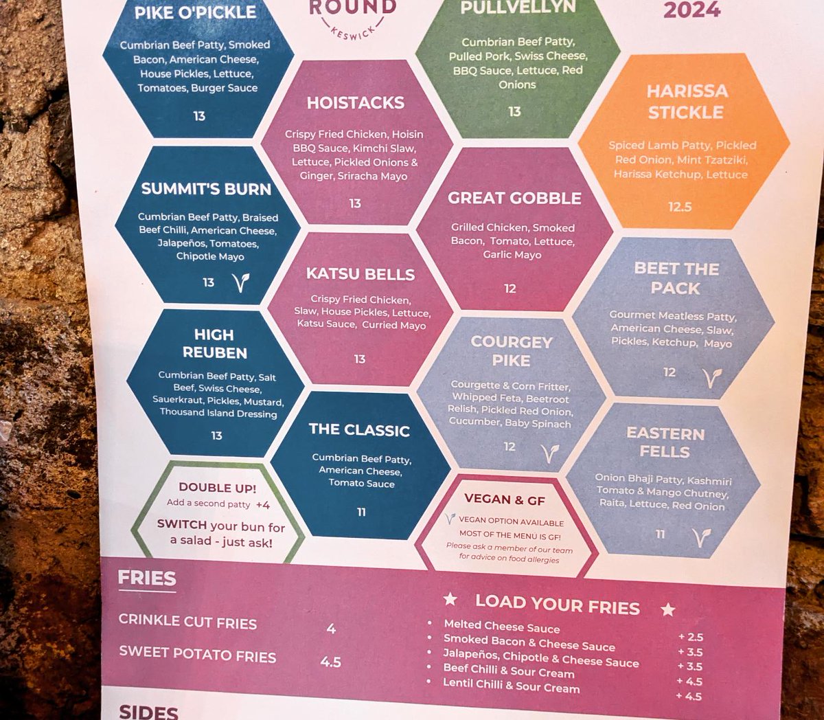 VeganOlive1's tweet image. Gorgeous #Vegan 🍔🍔 at #TheRound #Keswick and love the clear labelling 🍔🌻🌱☺️👌😋