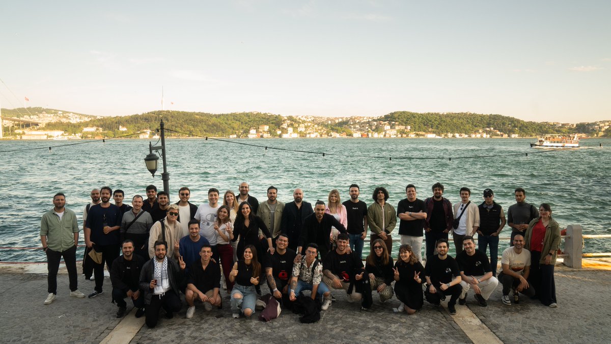 solana's tweet photo. Solana summer will be action packed 🎬👀

Seize your chance to:
- connect with builders
- share ideas for crypto startups
- discuss Solana projects, art, &amp; infra

just host or join a meetup in your city 27 June👇 https://t.co/MhIDorPrYn