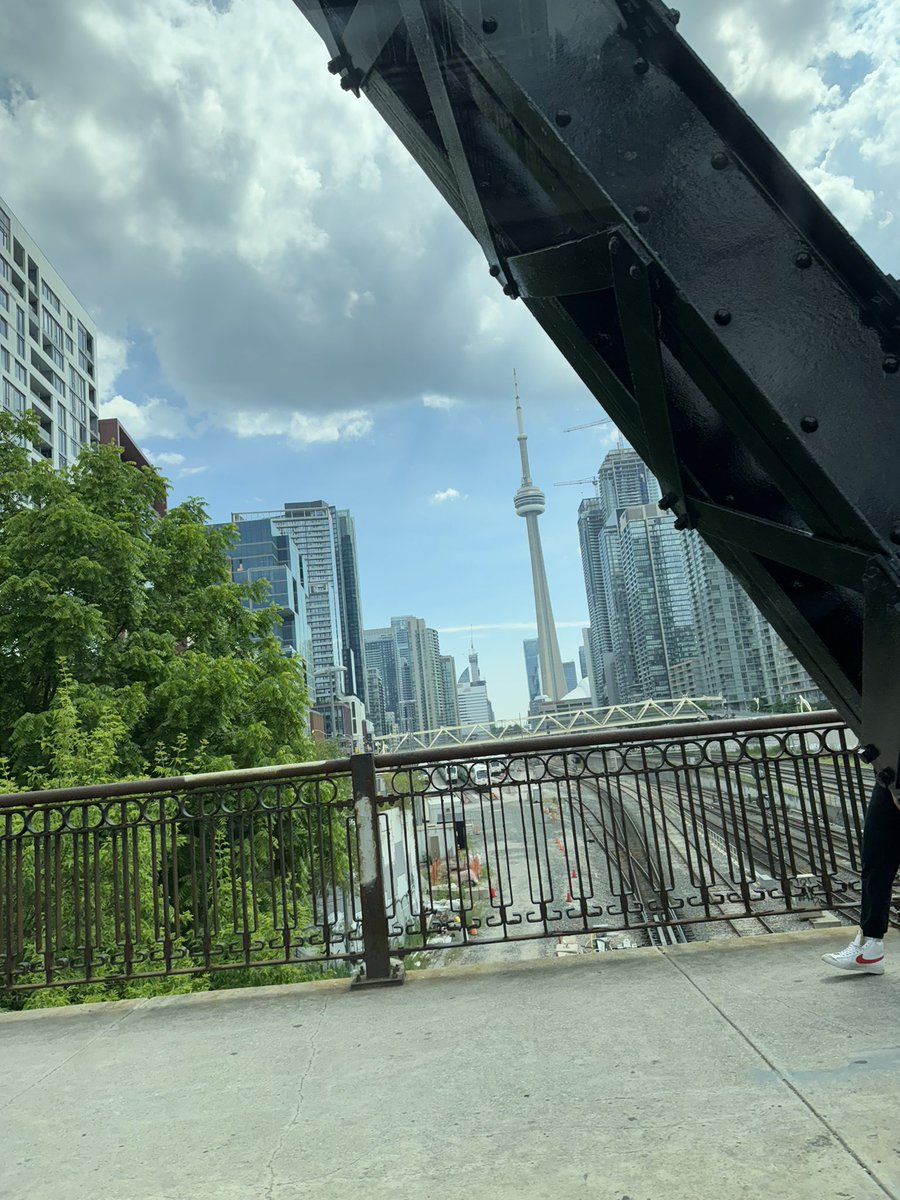 octaviusmmoore's tweet photo. @TechNYC in Toronto for @CollisionHQ! Such an honor to be one of the many judges reviewing hundreds of startups this week. Loved meeting founders from around the world and making the case for NYC! 🚀🗽#CollisionConf #TechNYC https://t.co/ZPOrLXt7pb