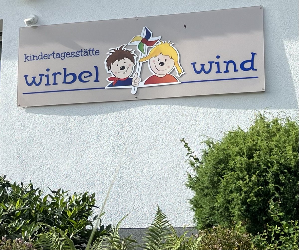 The power of collaboration with passionate pedagogues, listening with our eyes &amp; ears, sharing, learning from each other, valuing early childhood as a construct. Thanks Whirlwind kindergarten-allowing us to be in your spaces today. ⁦<a href="/lornaarnott/">Dr. Lorna Arnott</a>⁩ ⁦<a href="/AlineDunlop/">Aline-Wendy</a>⁩ ⁦