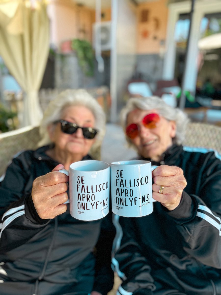 iPantellas tweet media