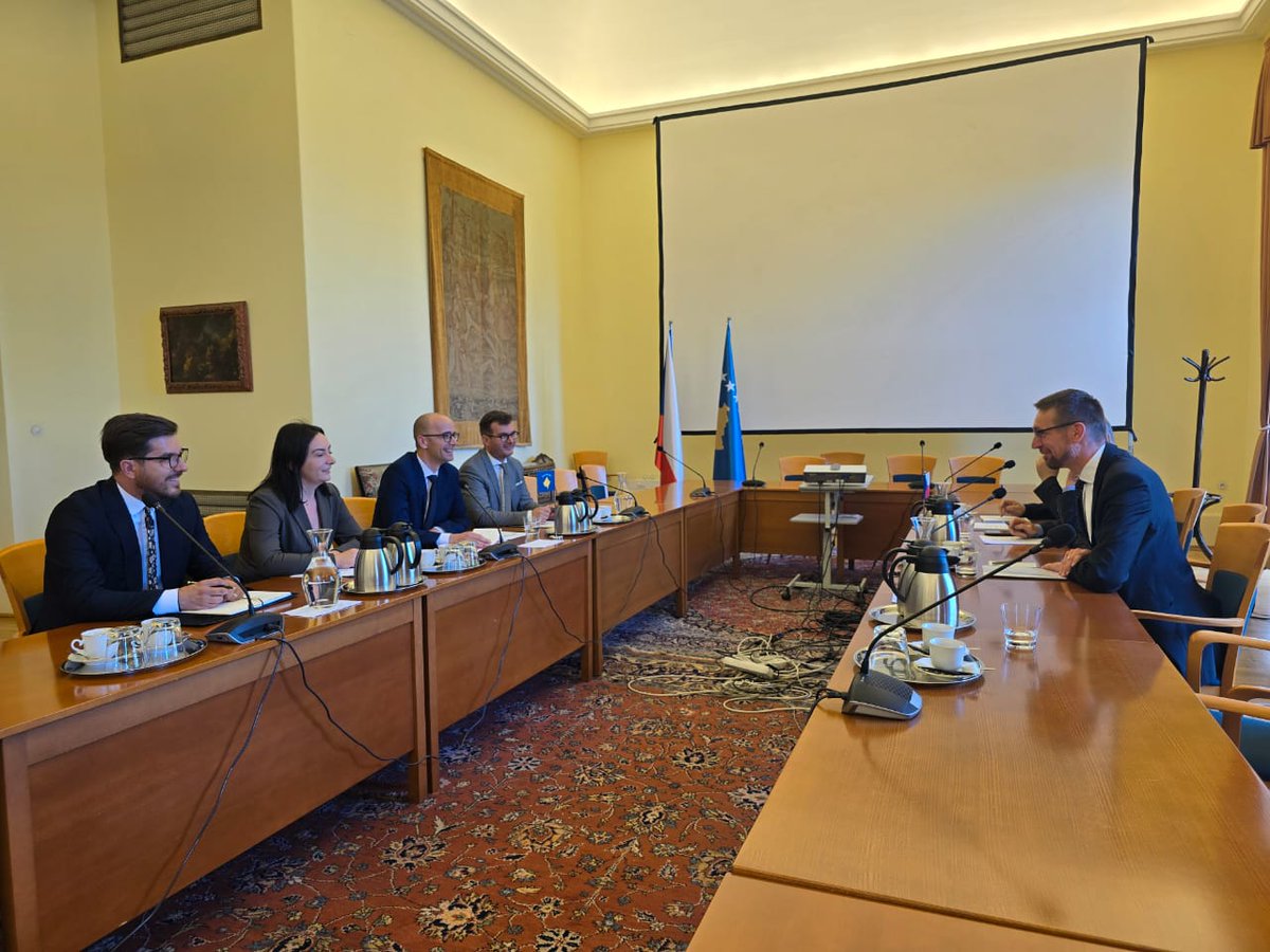 Kreshnik_A's tweet photo. Today in Prague, with DG David Konecky, we exchanged on opportunities of multilateral coordination between 🇽🇰 &amp; 🇨🇿.  

Czechia's steadfast support has been crucial for Kosova's progress towards european institutions. https://t.co/dyjEtoJzZJ