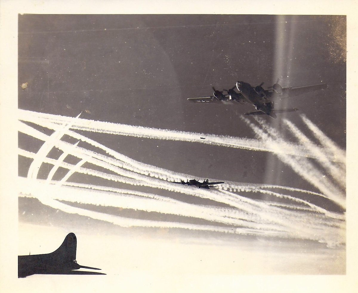 sootyday's tweet image. I’m sure these aren’t modern day planes #explainit