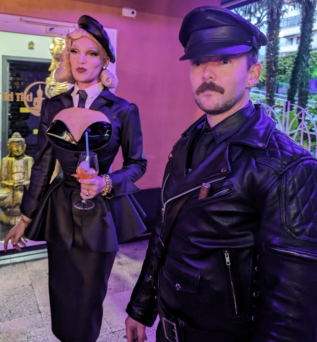 leathersmoker92's tweet photo. Lifestyle π€π #leatherman #leatherbluf #uniform #leatherfetish #leatherlife #drag #dragqueen #fetishdrag #muircap #leather365 #leathercigarman #leathersmoker #leatherfriends #leathermen #gay #fetish #kinks #cuero #espaΓ±a #torremolinosfetish #fetishweekend #lifeisadrag https://t.co/2nWejLOG8m