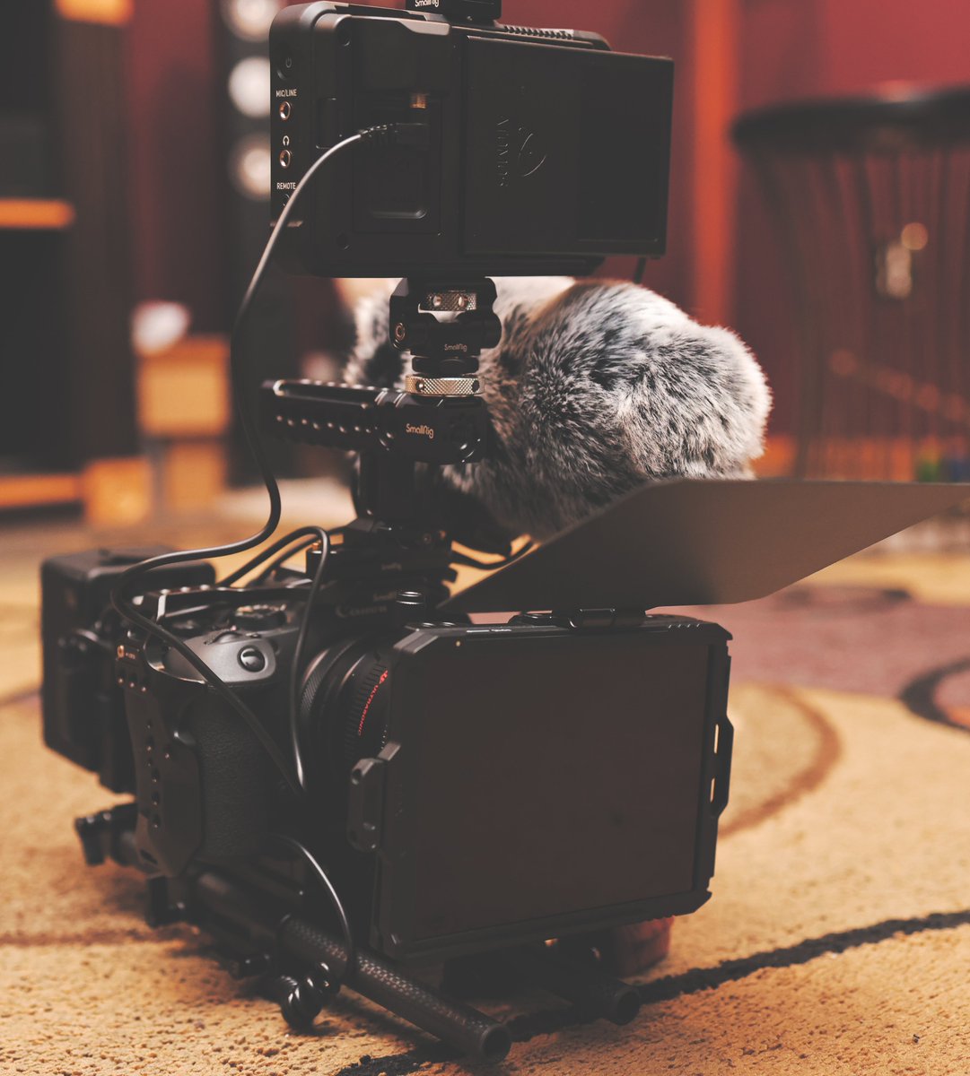 Jaylynchphotos's tweet photo. Canon R6 Mark II - Video Rig
#canon #filmmaking #videography #smallrig #smallrigcage #ninjaVmonitor #rodemic #mattebox #vmountbattery https://t.co/eoTcNSsuP3