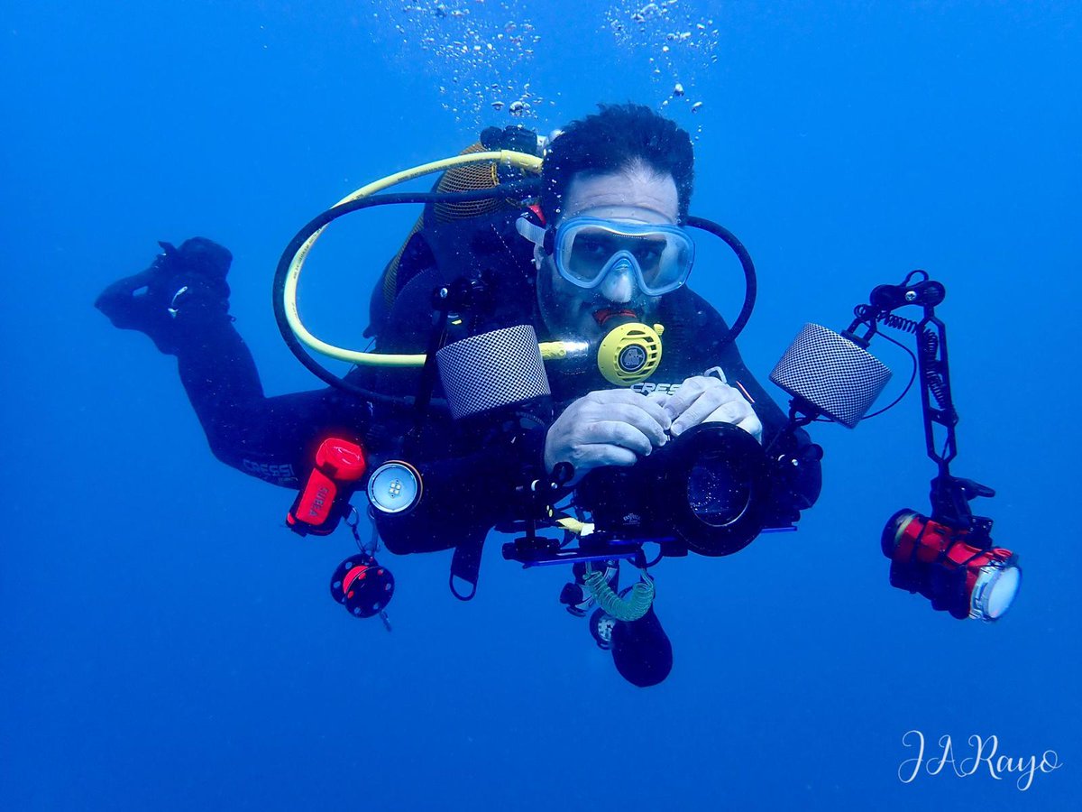 MELILLA_HOY's tweet photo. Javier Gallego, el matemático que captura la esencia del mar a través de su lente, valora positivamente su última exposición
https://t.co/V1WfqRMBkQ https://t.co/gE7p71tbNO