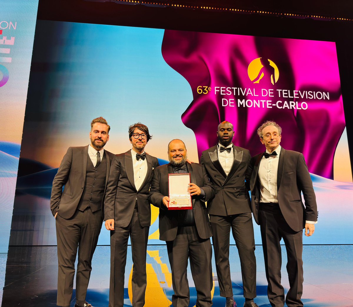 Flipytwit's tweet photo. Enhorabuena a @rtve @apunt_media y por supuesto a todo el equipo artístico y técnico que hizo posible #laleydelmar 👏🏻👏🏻👏🏻 Este premio que hemos recibido hoy en el Festival de Television de Montecarlo es de todos!!! Aún podéis verla en @NetflixES 🎥📺 https://t.co/fGGlM2vqvu