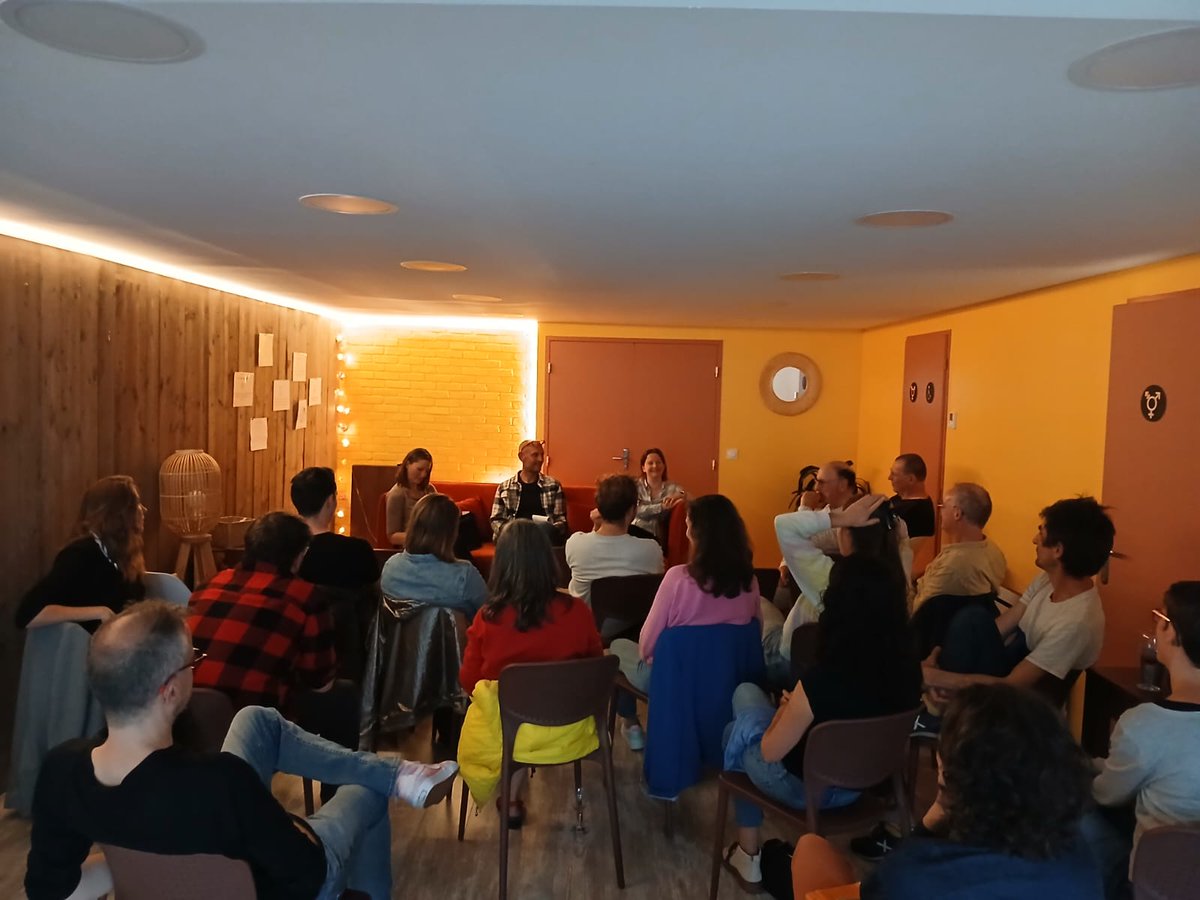 #Nantes Ce soir, AG du Club de la presse <a href="/ClubpresseNA/">Club de la presse Nantes Atlantique</a> avec des journalistes qui mettent en pratique la confraternité.
Merci à <a href="/AlexBrunois/">Alexandra Brunois</a> et <a href="/Florence_Falvy/">Falvy Florence</a> pour ces années passées au service de la profession.
Et les confrères(sœurs), adhérez !