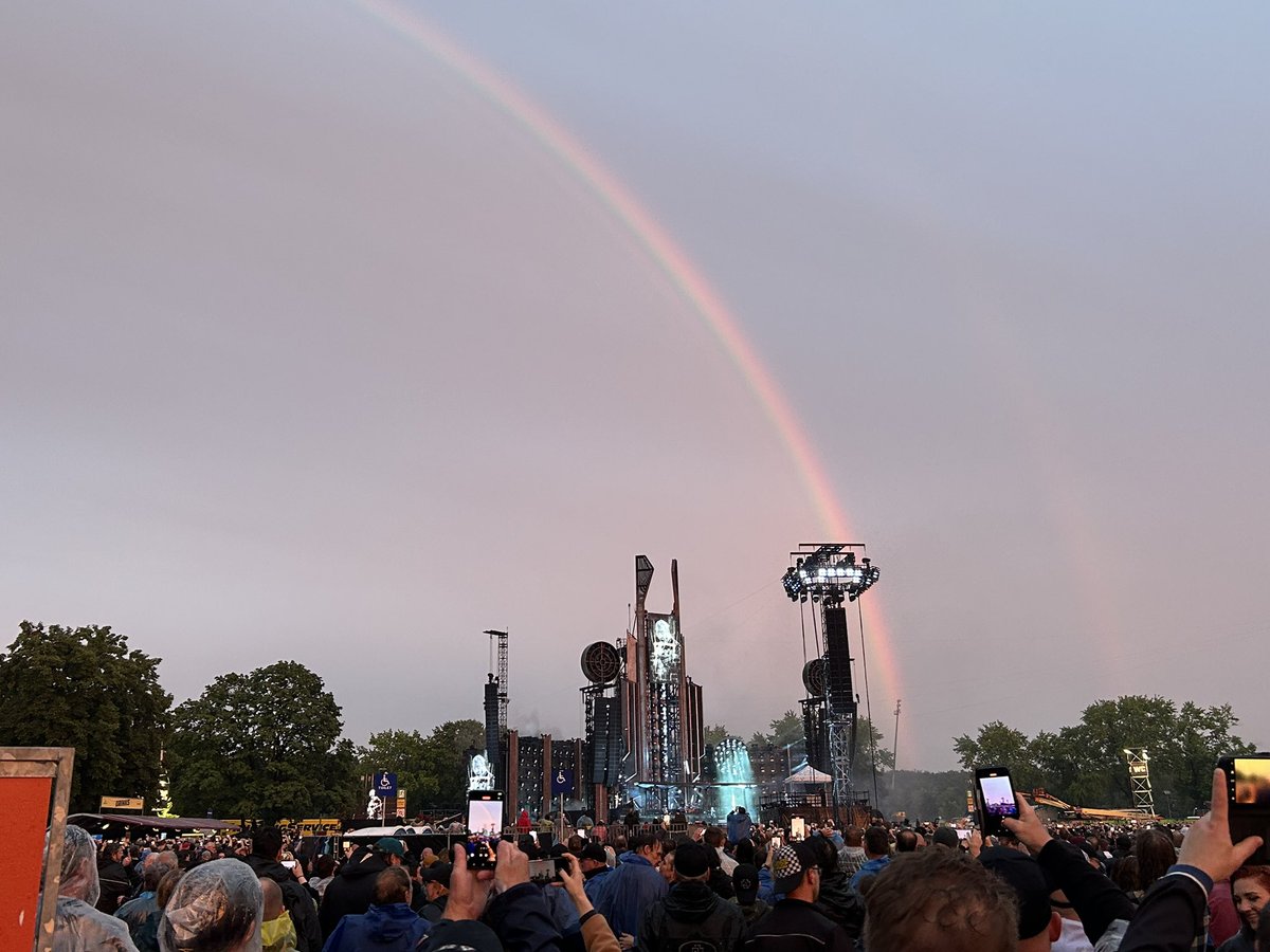 Meester1974's tweet photo. #Rammstein 🕺 https://t.co/iyEmr32v84