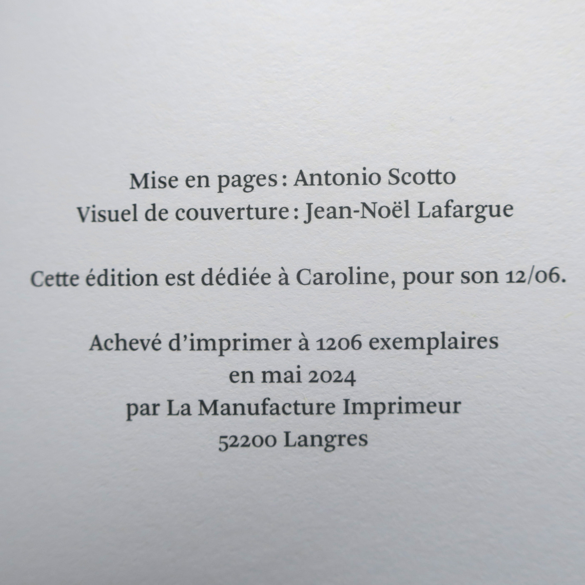 Jean_no's tweet image. Grand plaisir de recevoir l'édition poche du Flatland de Zones Sensibles, aux Belles Lettres.  
Contrairement à ce que disent les crédits, le visuel de couverture n'est pas vraiment de moi, mais il a été obtenu grâce à un logiciel que j'ai créé sur mesure sous #processingOrg