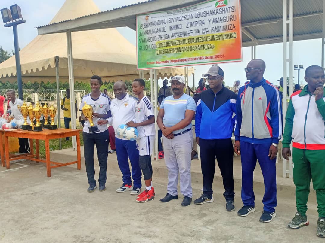 baratuza2000's tweet image. Championnat interuniversitaire édition 2024: FDNB représentée par #ISCAM a remporté deux coupes aux jeux collectifs de Netball  et handball féminin &amp;amp; Congraturations