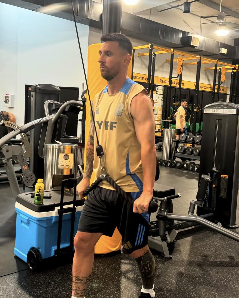 OwlsBarstool's tweet photo. Messi knows the best place to get work in🦉 https://t.co/LKL3h5Sqb4