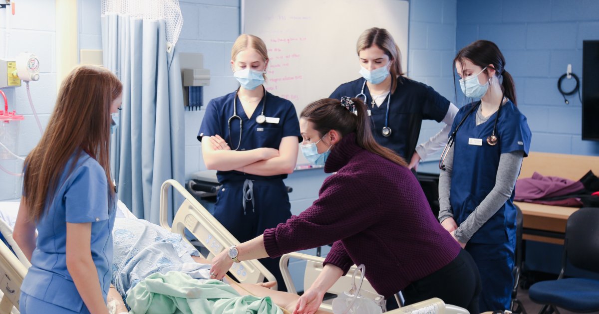 queensualumni's tweet image. An endowment from The Joyce Family Foundation will provide @QueensuSON students support amid Ontario's rising demand. The $2-million gift aims to overcome the challenge of limited local placements by helping to cover travel and accommodation expenses: bit.ly/3KQv6XM