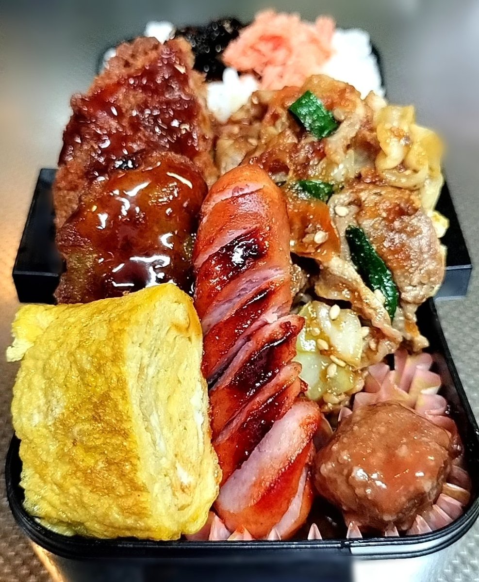 今日の #お弁当 
回鍋肉茶色弁当です
(寝坊しました)
´ω`)ﾉ~ﾄﾏｵ ﾓ ﾈﾎﾞｳ🍅zzz
#息子弁当  
#お弁当記録