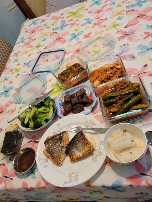 Time to eat. I always eating healthy. https://t.co/ubvsYDdCsh